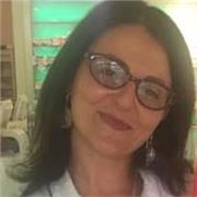 Laureata in chimica e tecnologia farmaceutiche offre lezioni di chimica generale e inorganica a studenti delle superiori e università